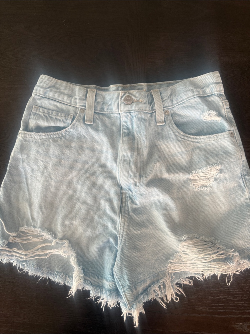Levi’s High Waisted Mom Shorts Women’s 29 Light Wash Distressed Raw Hem Denim